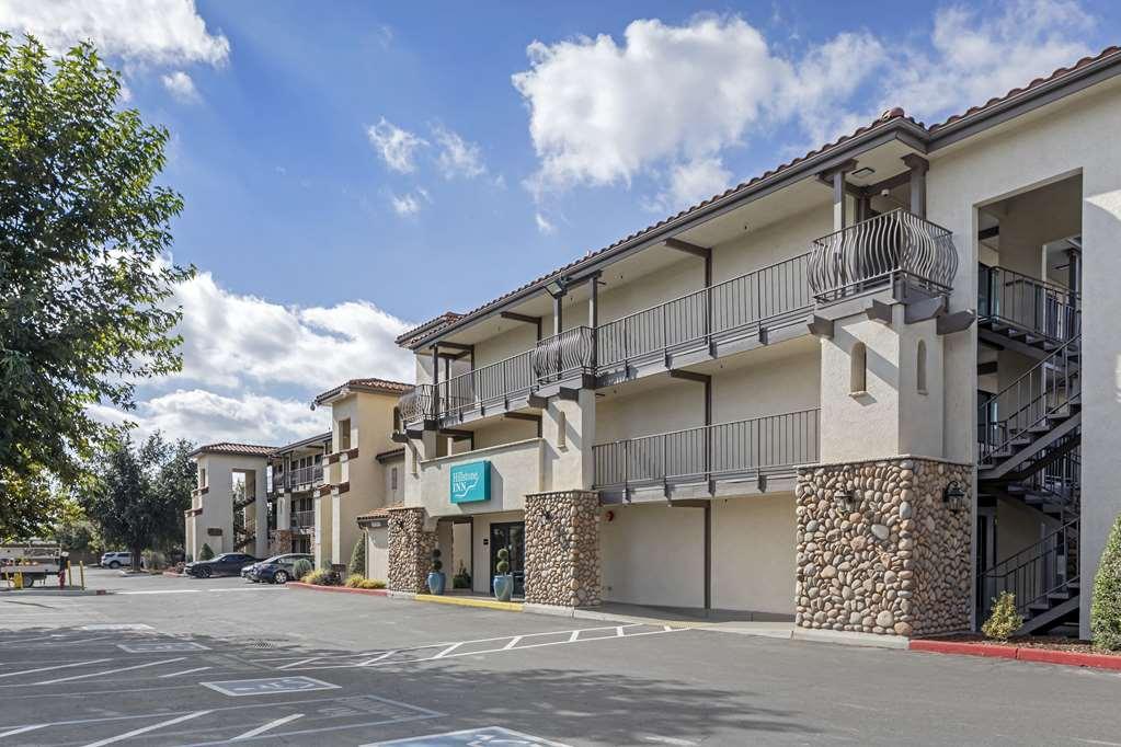 Hillstone Inn Tulare, Ascend Hotel Collection Exterior photo